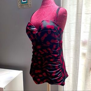 TORRID BLK/PNK PINEAPPLE SWIM TOP - Size 1